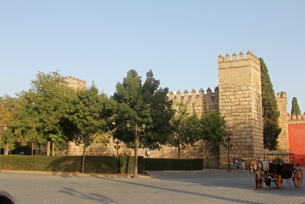 Alcázar and Plaza del Triunfo